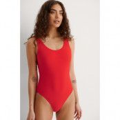 NA-KD Swimwear Baddräkt med hög benskärning - Red