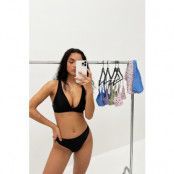 Handpicked x NA-KD Bikinitrosa med medelhög midja - Black