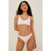 Mocean Sisters x NA-KD Bikinitrosa med hög skärning - White