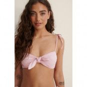 NA-KD Swimwear Återvunnen bikinitopp med knytband fram - Pink