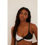 NA-KD Swimwear Återvunnen mirror colourblock bikini-topp - Multicolor