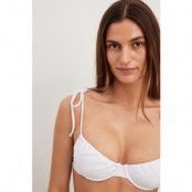 NA-KD Swimwear Bikini-BH med knytning - White