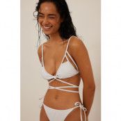 NA-KD Swimwear Bikinitopp med knyt - White