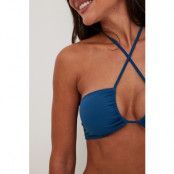NA-KD Swimwear Bikinitopp med kryss fram - Blue