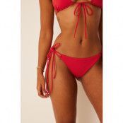 NA-KD Swimwear Bikinitrosa med knytning och hög skärning - Red