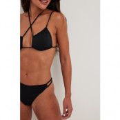 NA-KD Swimwear Bikinitrosor med hög midja och kryssdetalj - Black