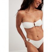 NA-KD Swimwear Fyrkantiga bikinitrosor med ringdetaljer - Offwhite
