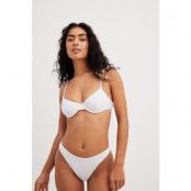 NA-KD Swimwear Högskuren bikinitrosa i återvunnet material - White