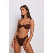 NA-KD Swimwear Klassisk bikinitrosa med hög skärning - Brown