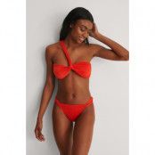 NA-KD Swimwear Recycled bikinitrosa med hög benskärning - Red