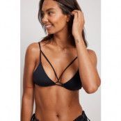 NA-KD Swimwear Trekantsbikini-topp - Black