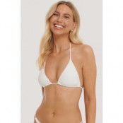 NA-KD Swimwear Trekantsbikini-topp - White