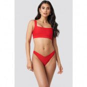 NA-KD Swimwear V-formad bikiniunderdel - Red