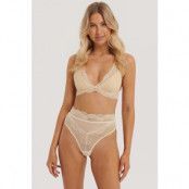 NA-KD Lingerie V-Stringtrosa I Spets Med Hög Midja - Beige