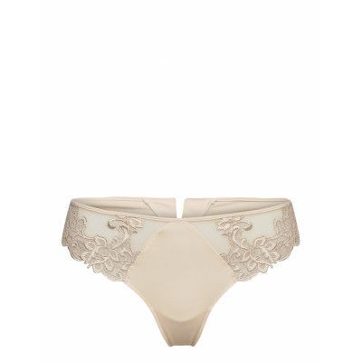 Saga 15C700 *Villkorat Erbjudande Stringtrosa Underkläder Beige Sim Pérèle